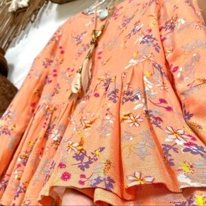 Beautiful Boho floral hippy ruffled blouse w bell sleeves & Gypsy vibe